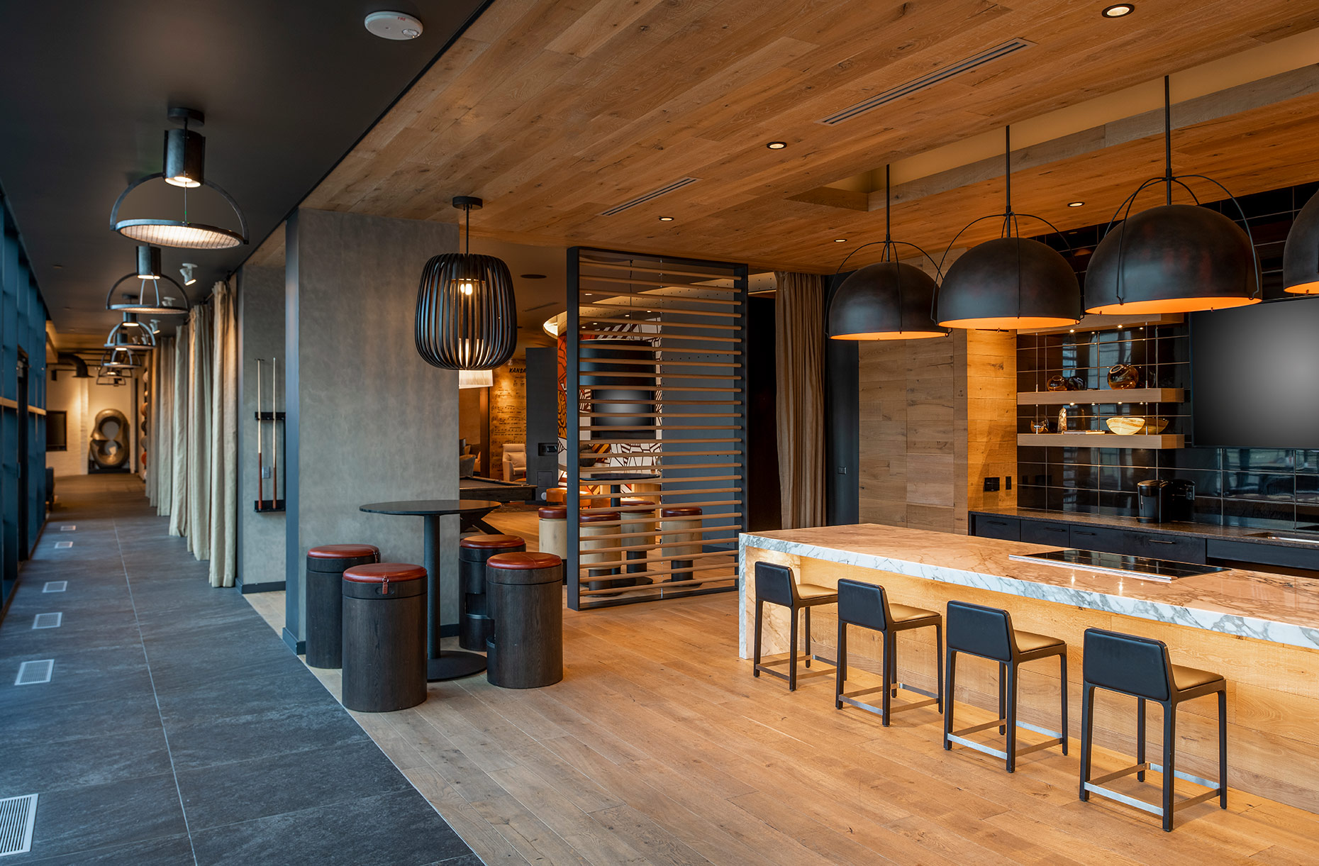 One Light Luxury Apartments bar, Kansas City